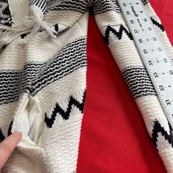NWT Blackletter Anthropologie Aztec Black White Cardigan Sweater Size Medium New - Picture 9 of 10